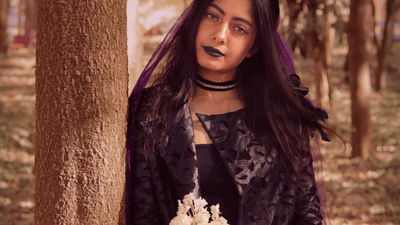 Korzetové šaty v punkovém stylu – spojení gotické elegance a rebelského ducha