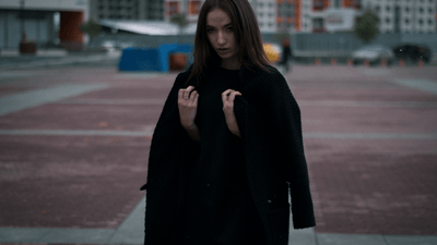 Jak vybrat gotický kabát na zimu – průvodce styly a materiály