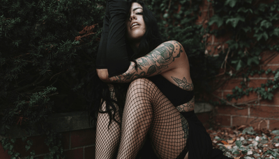 Jak nosit gotické kalhoty v každodenních outfitech?